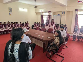 कलेक्टर नीतू माथुर खुद पहुंचीं कन्या शिक्षा परिसर, छात्राओं की समस्याएं सुनीं भोजन की गुणवत्ता सुधारने के निर्देश, अनुशासन और शिकायतों के उच