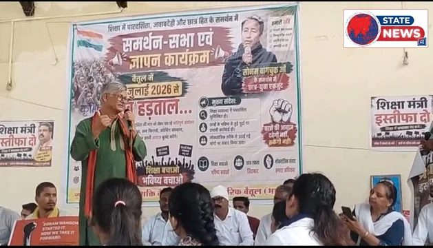 नीट पेपर लीक के विरोध में क्रमिक भूख हड़ताल कर रहे छात्रों...