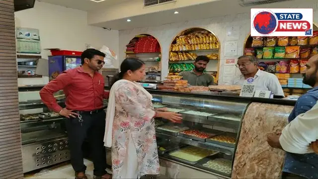 त्योहारों के मद्देनजर खाद्य सुरक्षा प्रशासन की कार्रवाई, विभिन्न दुकानों से लिए...