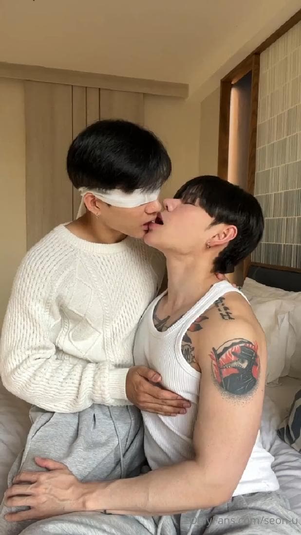 porn gay Winter Vibe - seon-u x EbonyMeow