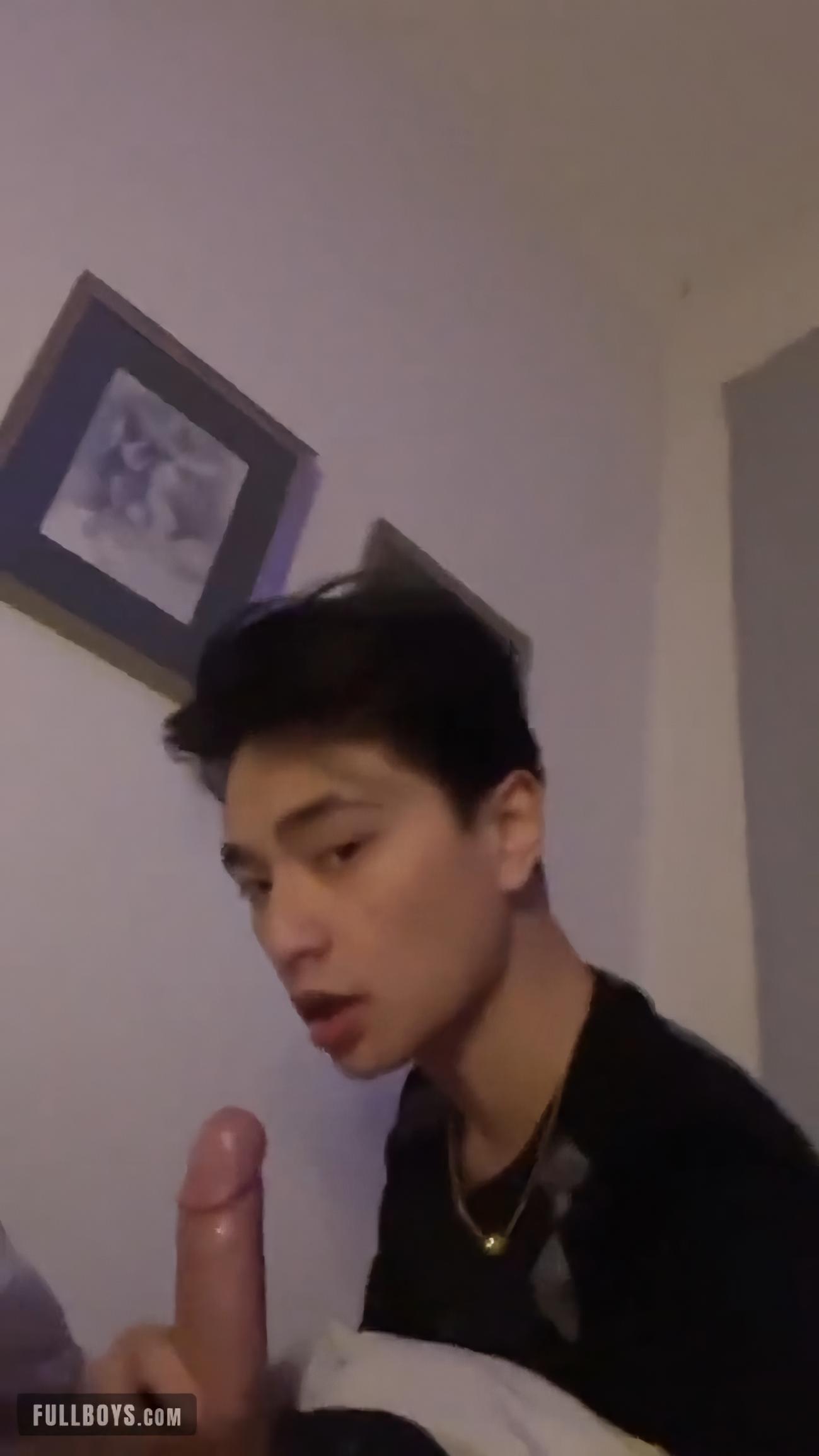 Trai bú cu trai