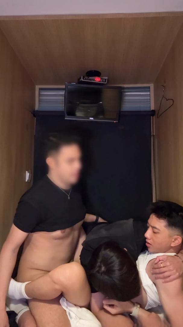 sex gay imyour_seven threesome with Mr.bear