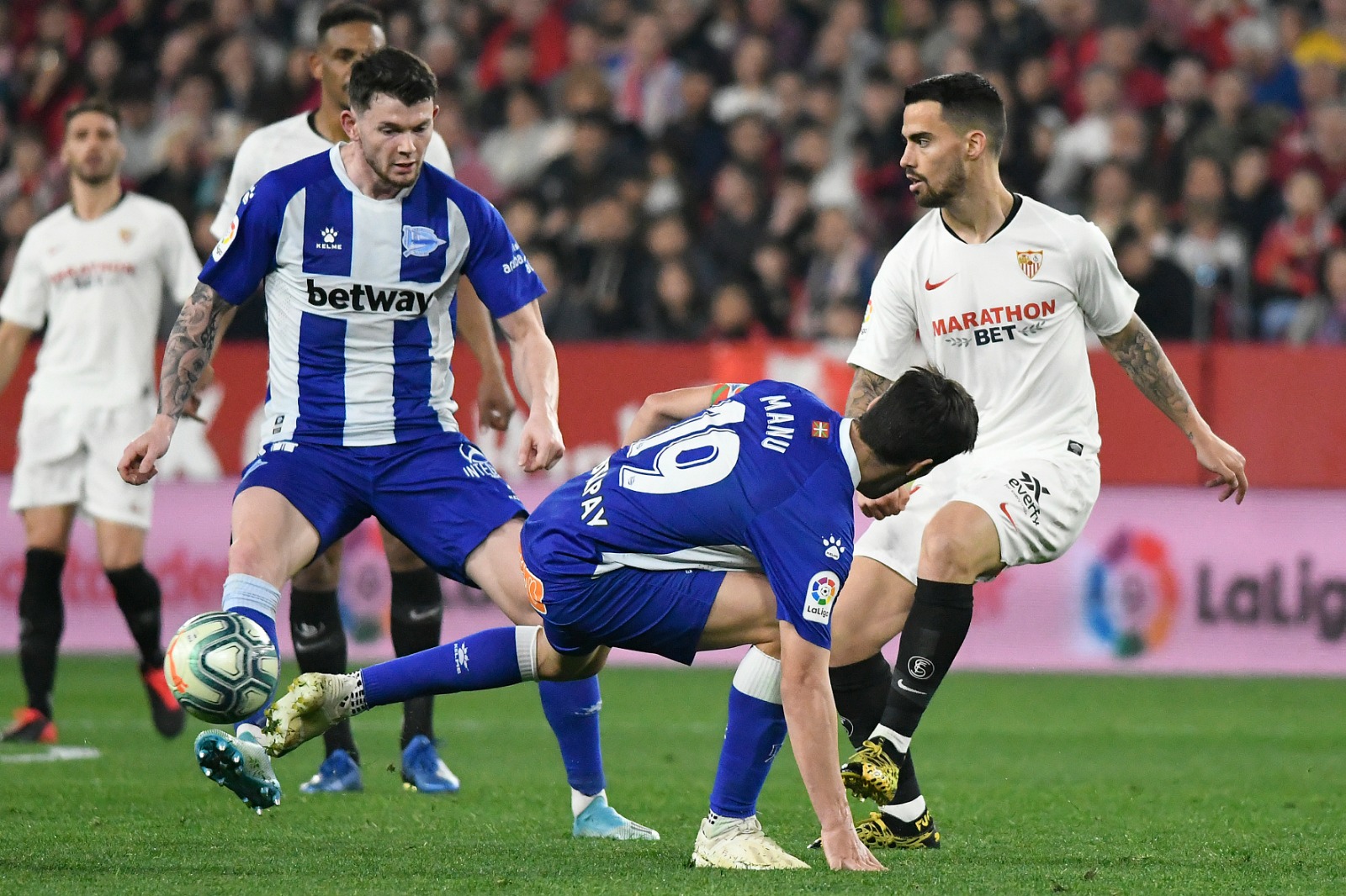 Soi kèo Alaves vs Sevilla lúc 02h00 ngày 21/9/2024