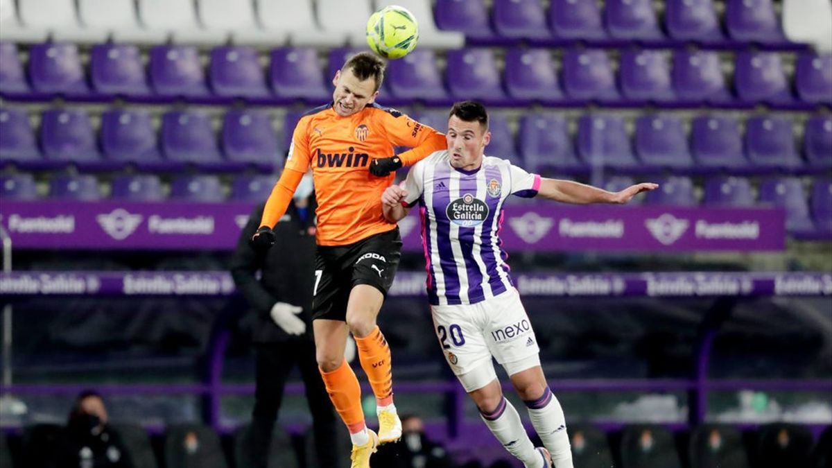 Soi kèo Valladolid vs Valencia lúc 03h00 ngày 14/12/2024