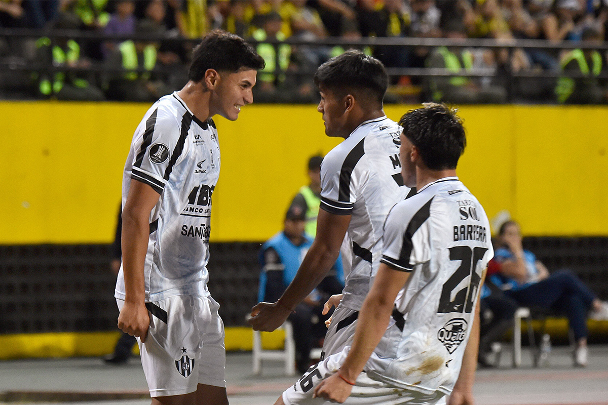 Soi kèo LDU Quito vs Central Cordoba lúc 7h30 ngày 29/5/2025