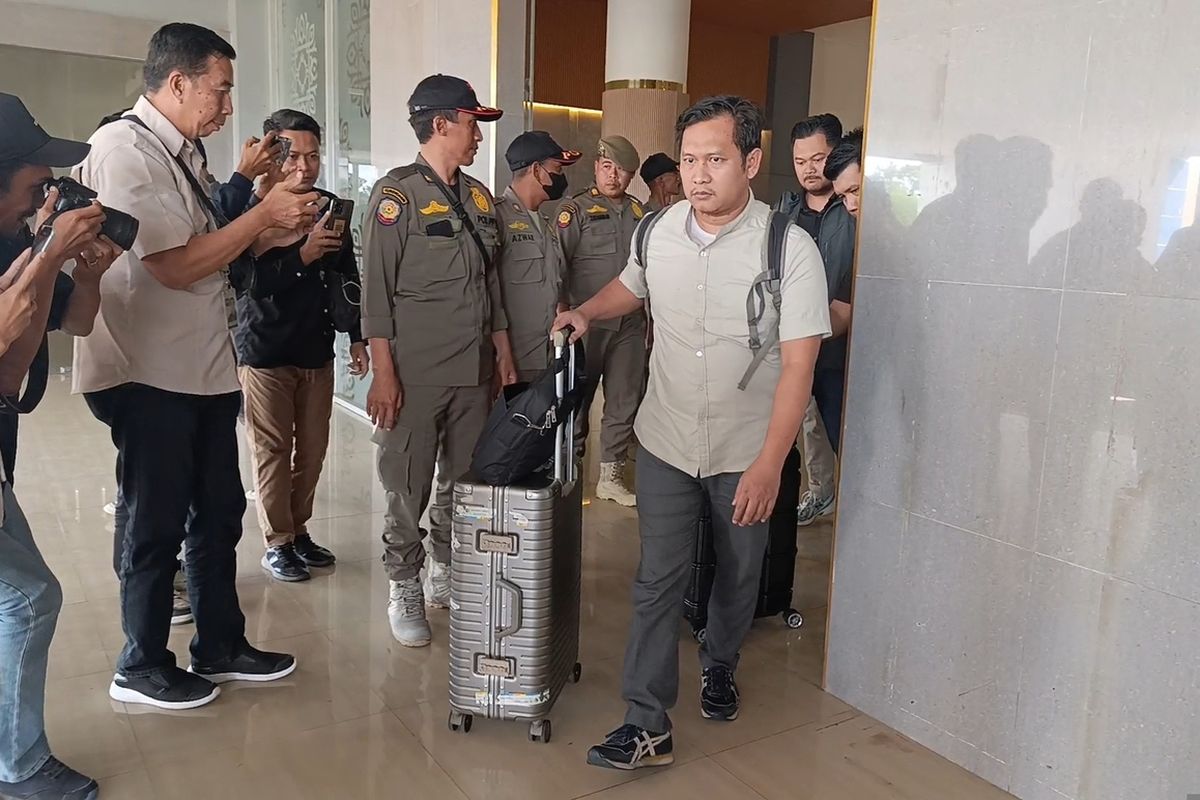 Geledah Kantor Bupati Lombok Barat, KPK Sita 5 Koper Berisi Dokumen