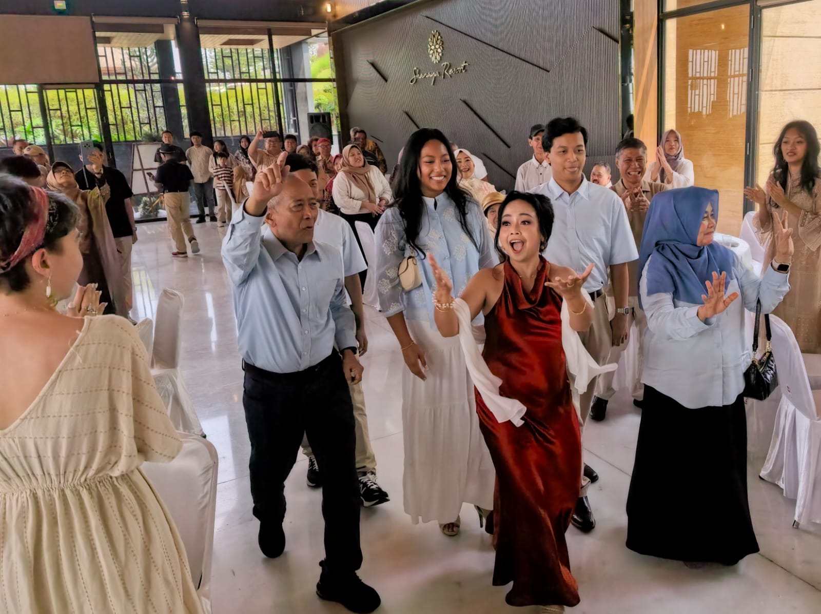 Filosofi Busana dan Jejak Diaspora di Perayaan Homecoming Ari Sufiati