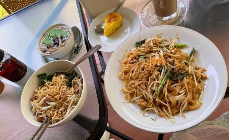 Jejak Rasa Kalimantan di Kota Hujan! Cerita Dapur Shahnaz Kopitiam Menjaga Warisan Masakan Pontianak