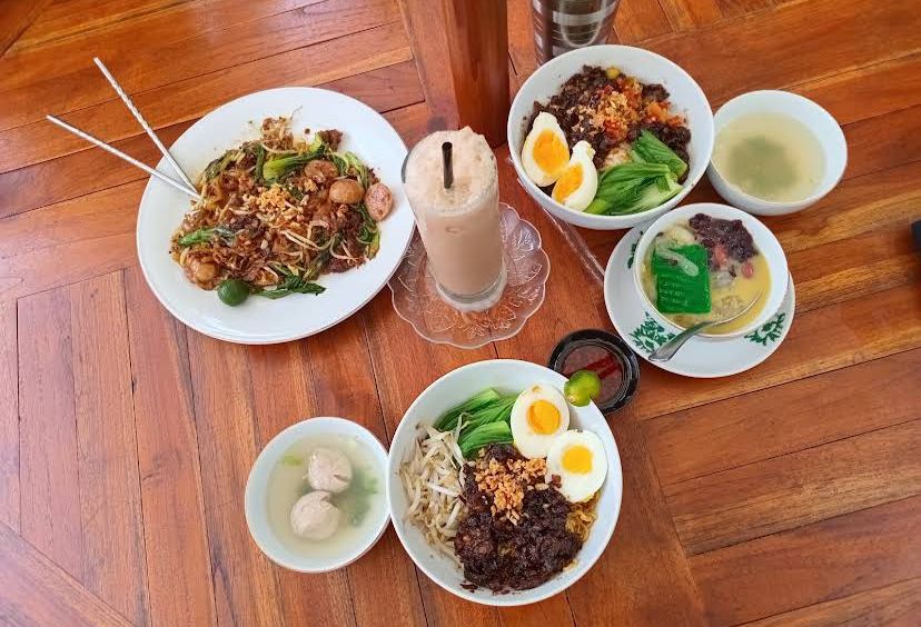 Suara Wajan, Aroma Bawang! Kehangatan yang Membuat Orang Kembali ke Dapur Shahnaz Kopitiam