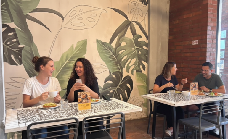 Awalnya Cuma Cari Kopi, Pengunjung Ini Pulang dengan Cerita dari Kedai Teras Yunyi Bogor