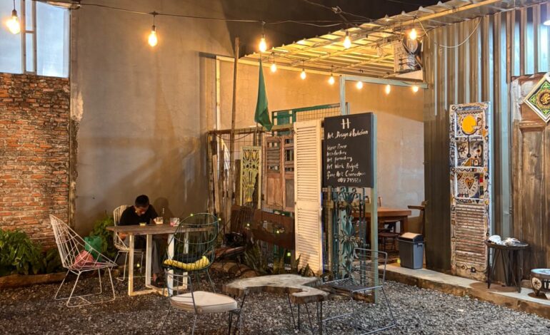 Kopitara Berkah Rajeg, Kedai Kopi Vintage Artsy yang Mendadak Viral di Bogor
