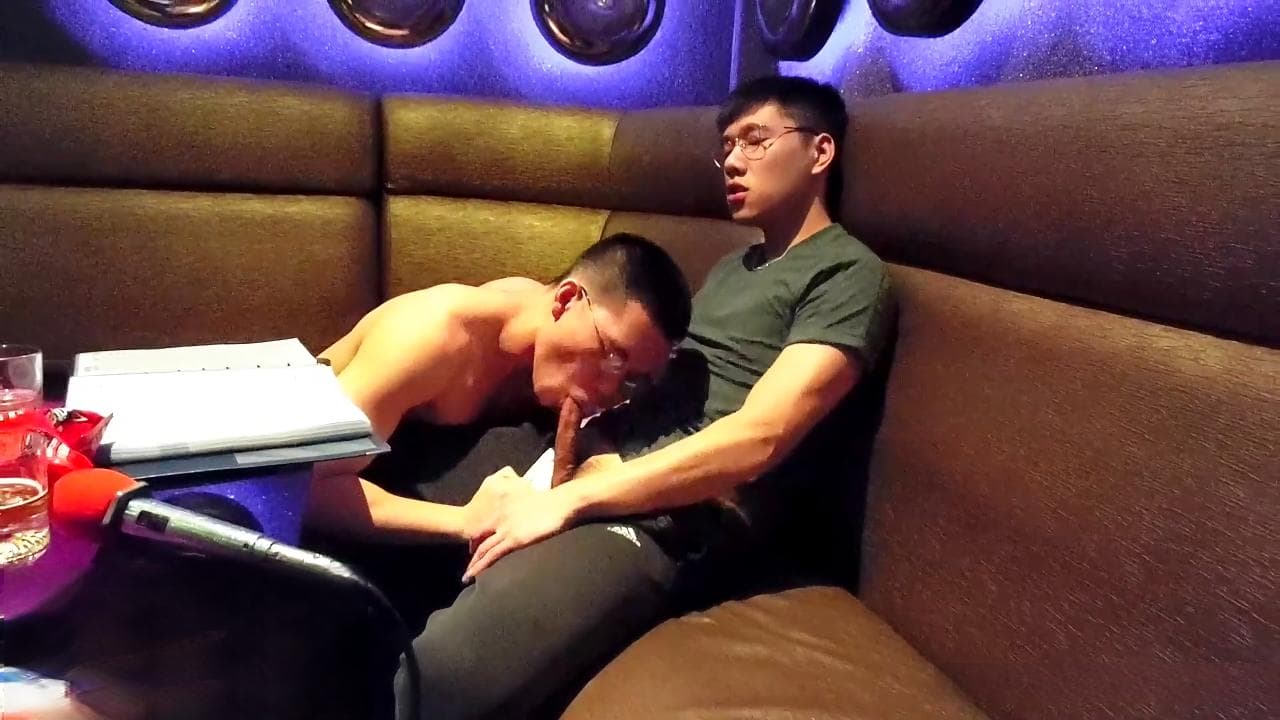  Gay làm tình trong quán karaoke
