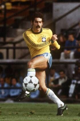 Roberto Rivelino - Cú đá nguyên tử của bóng đá Brazil