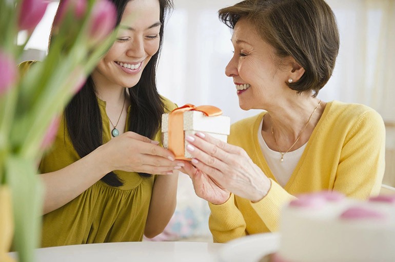 Những món quà sinh nhật cho mẹ 40 tuổi ý nghĩa nhất định phải xem qua