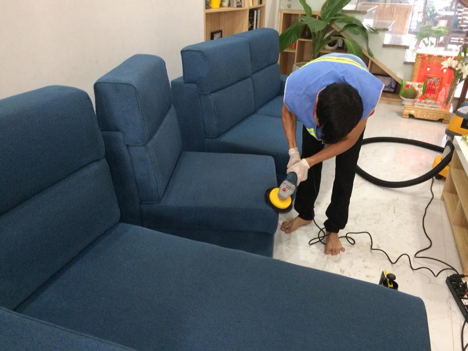 Có nên thuê dịch vụ vệ sinh ghế sofa khách sạn?