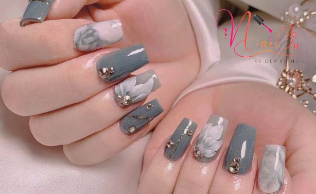 Chọn màu sơn móng tay phù hợp với trang phục SANG CHẢNH cho các quý cô