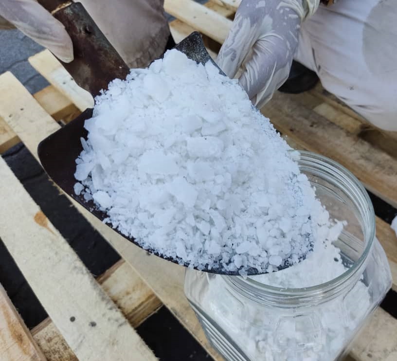 Soda ash light is known as a white powder, without any smell.