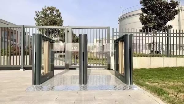 Hệ thống kiểm soát xe thông minh giúp tối ưu lưu lượng giao thông nội bộ