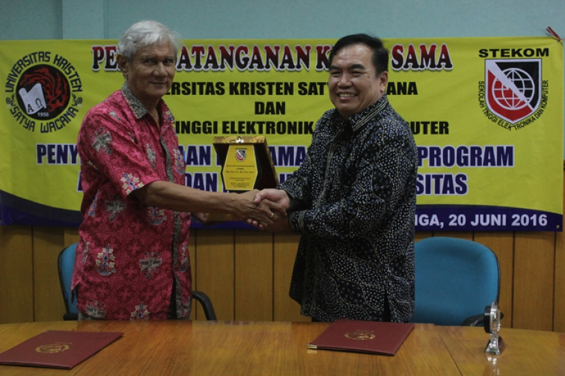 STEKOM membuka program sarjana 2 Gelar