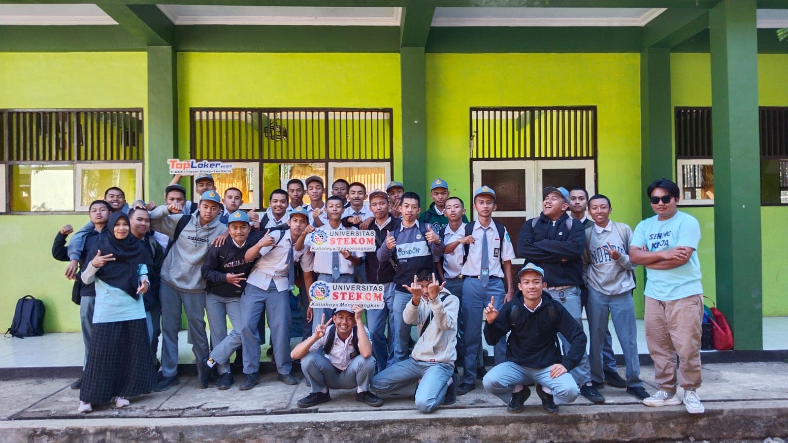 Universitas STEKOM dan TopLoker.com Gelar Sosialisasi Karier di SMKN 2 Salatiga