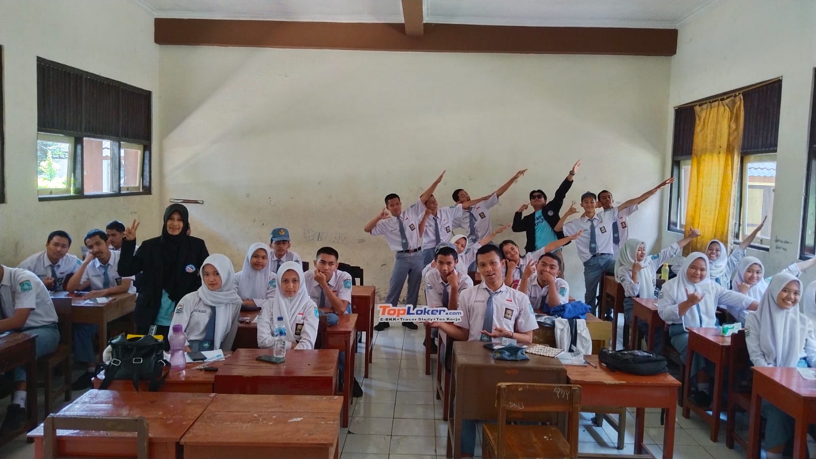 Universitas STEKOM dan TopLoker.com Sosialisasi Karier bagi Siswa Kelas XII TPM di SMKN 2 Salatiga