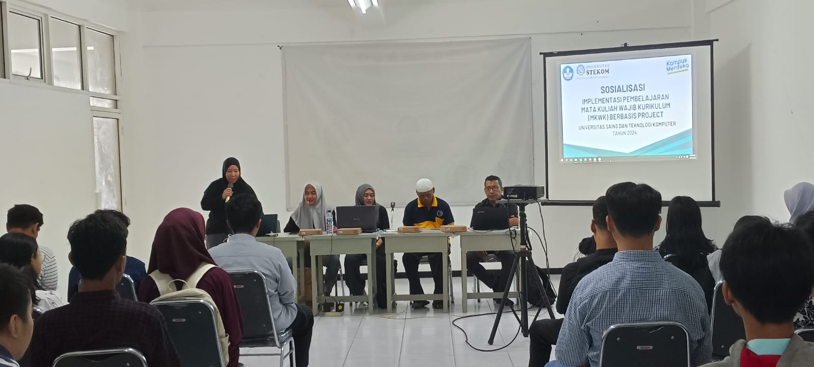 UNIVERSITAS SAINS DAN TEKNOLOGI KOMPUTER REALISASIKAN PEMBELAJARAN MKWK BERBASIS PROJECT