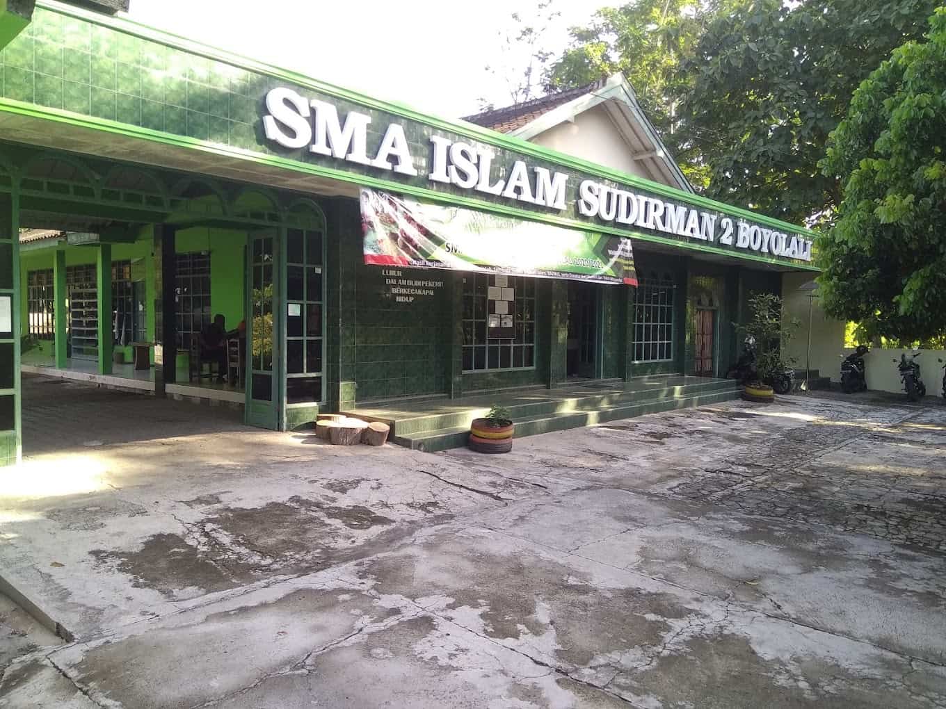 Pengantaran MMT, X Banner, & Poster ke SMA Islam Sudirman 2 Boyolali Bersama Toploker.com, Dukung Promosi Pendidikan dan Karier