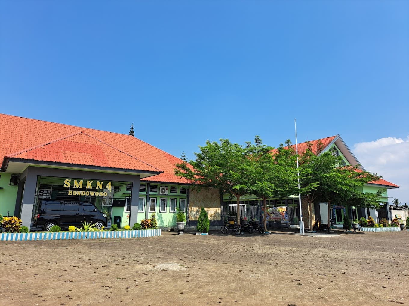 TopLoker.com dan Univ. STEKOM Sukses Berpartisipasi dalam Job Fair SMKN 4 Bondowoso, Buka Peluang Karier bagi Siswa