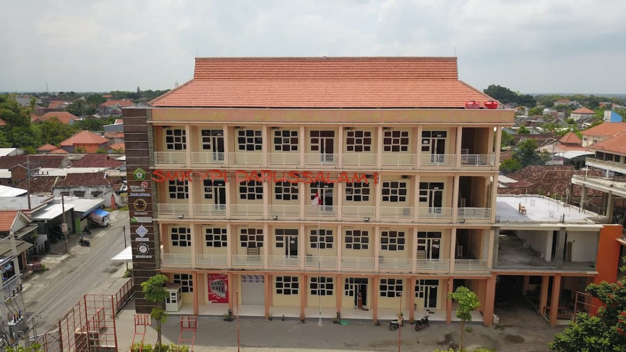 TopLoker.com dan Univ. STEKOM Berpartisipasi di Job Fair SMK YPI Darussalam 1 Cerme, Jatim: Peluang Karier bagi Siswa