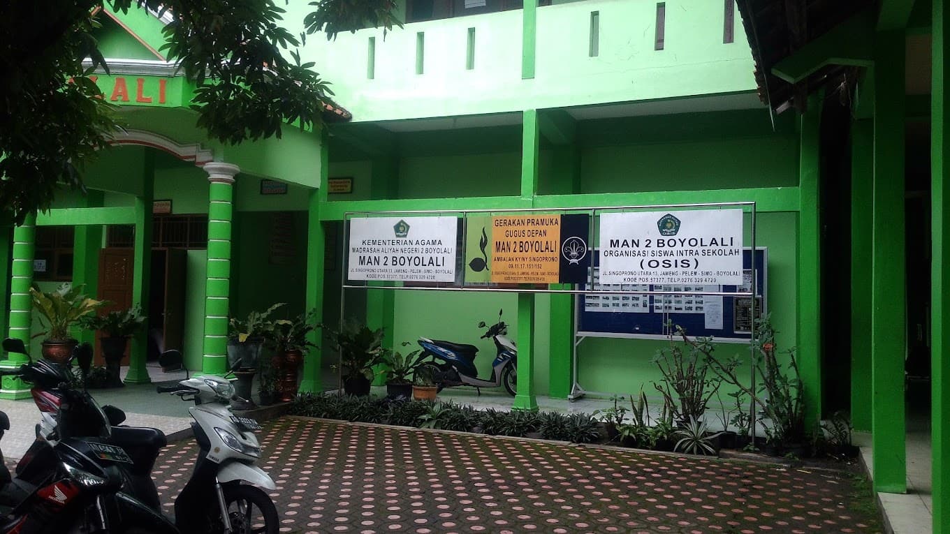 Universitas STEKOM & TopLoker.com Sapa Kembali MAN 2 Boyolali: Tawarkan Program Pembuatan Konten Kolaboratif dan Kegiatan Sosial PMB 2024