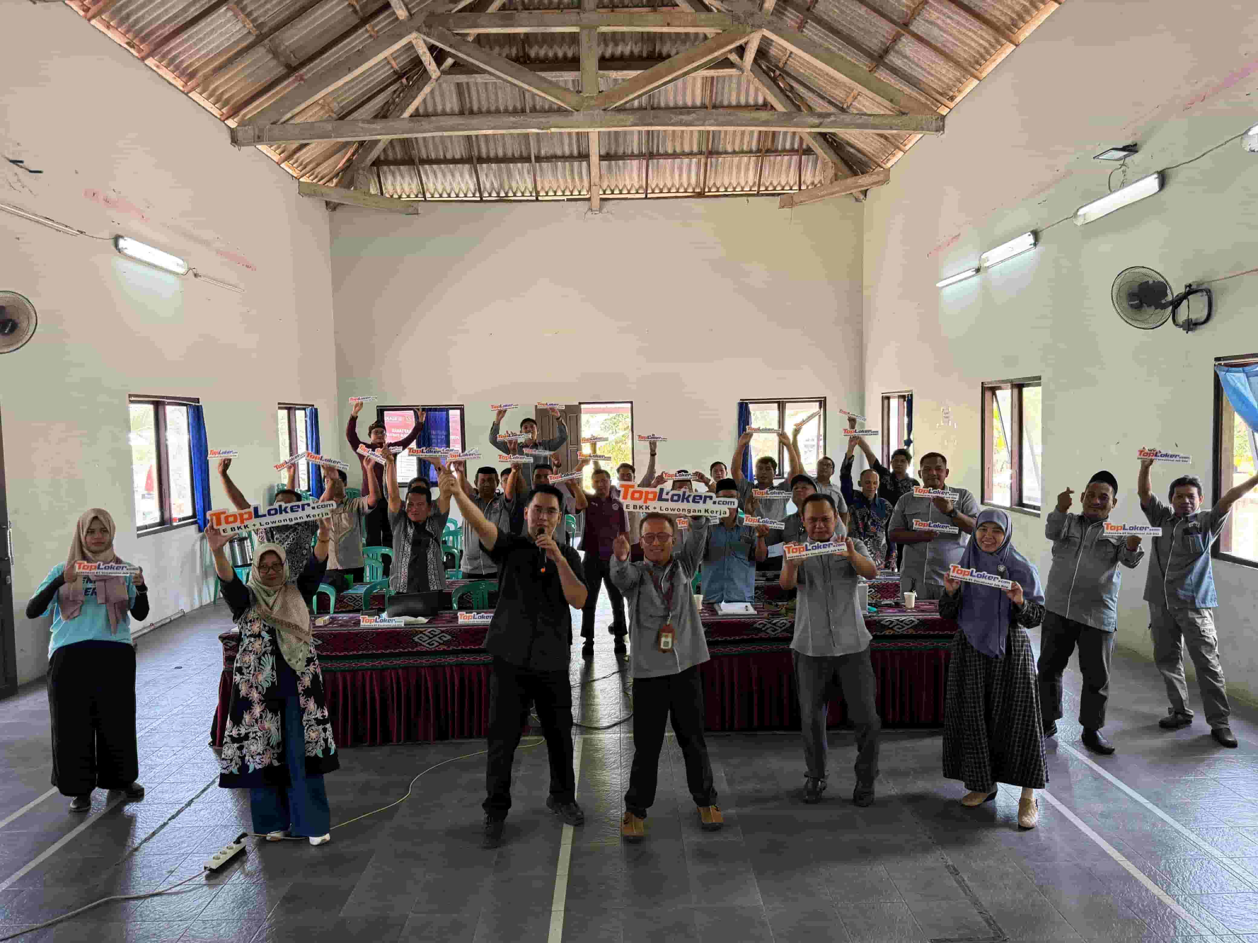Seminar & Workshop Pengembangan BKK Berbasis Website dan Android: Inovasi Digital untuk Masa Depan Karier Siswa