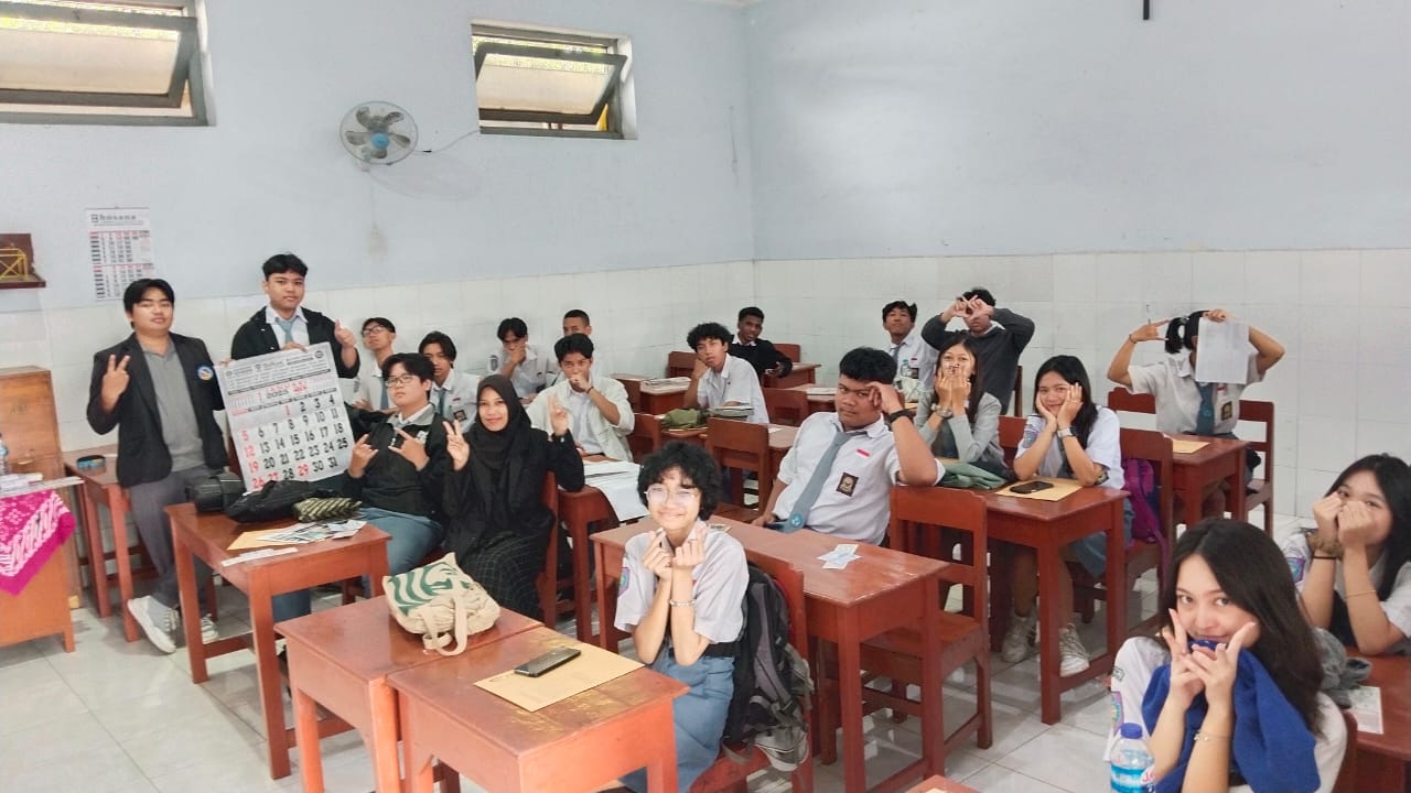 Menuju Masa Depan: Universitas STEKOM dan TopLoker.com Inspirasikan Siswa SMA Kristen 1 Sidomukti!