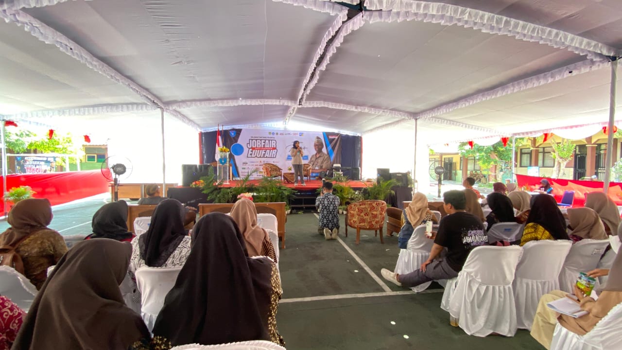 Sosialisasi PMB Universitas STEKOM dan Toploker.com Semarakkan JOB FAIR dan EDU FAIR di SMK Negeri 6 Sukoharjo