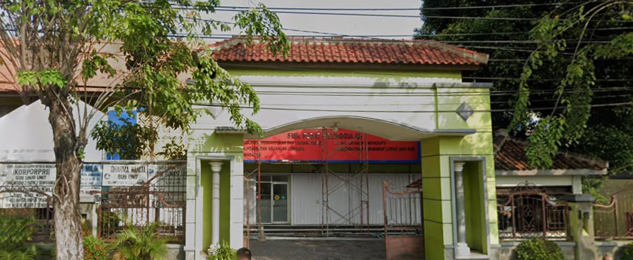 Universitas STEKOM dan Toploker.com Bagikan Kalender, Brosur, & Poster PMB 2025 di SMKN 2 Semarang untuk Dorong Semangat Melanjutkan Pendidikan