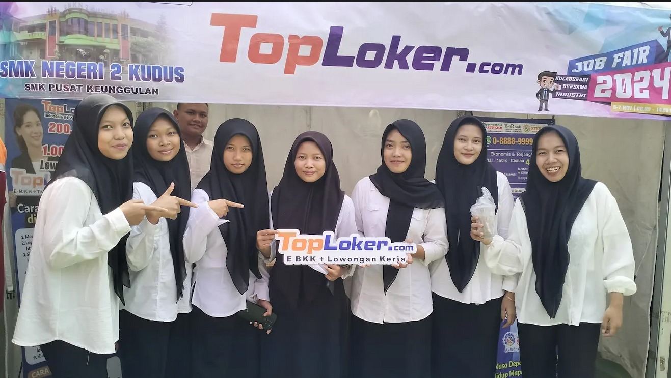 SMKN 2 Kudus Gelar Job Fair, Siswa dan Alumni Antusias Sambut Peluang Kerja