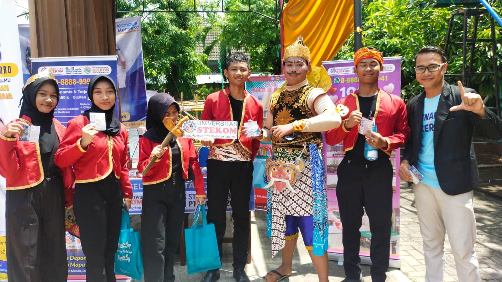 Keikutsertaan Univ. STEKOM dalam Kegiatan Campus Expo di SMAN 1 Karangtengah Bersama TopLoker.com