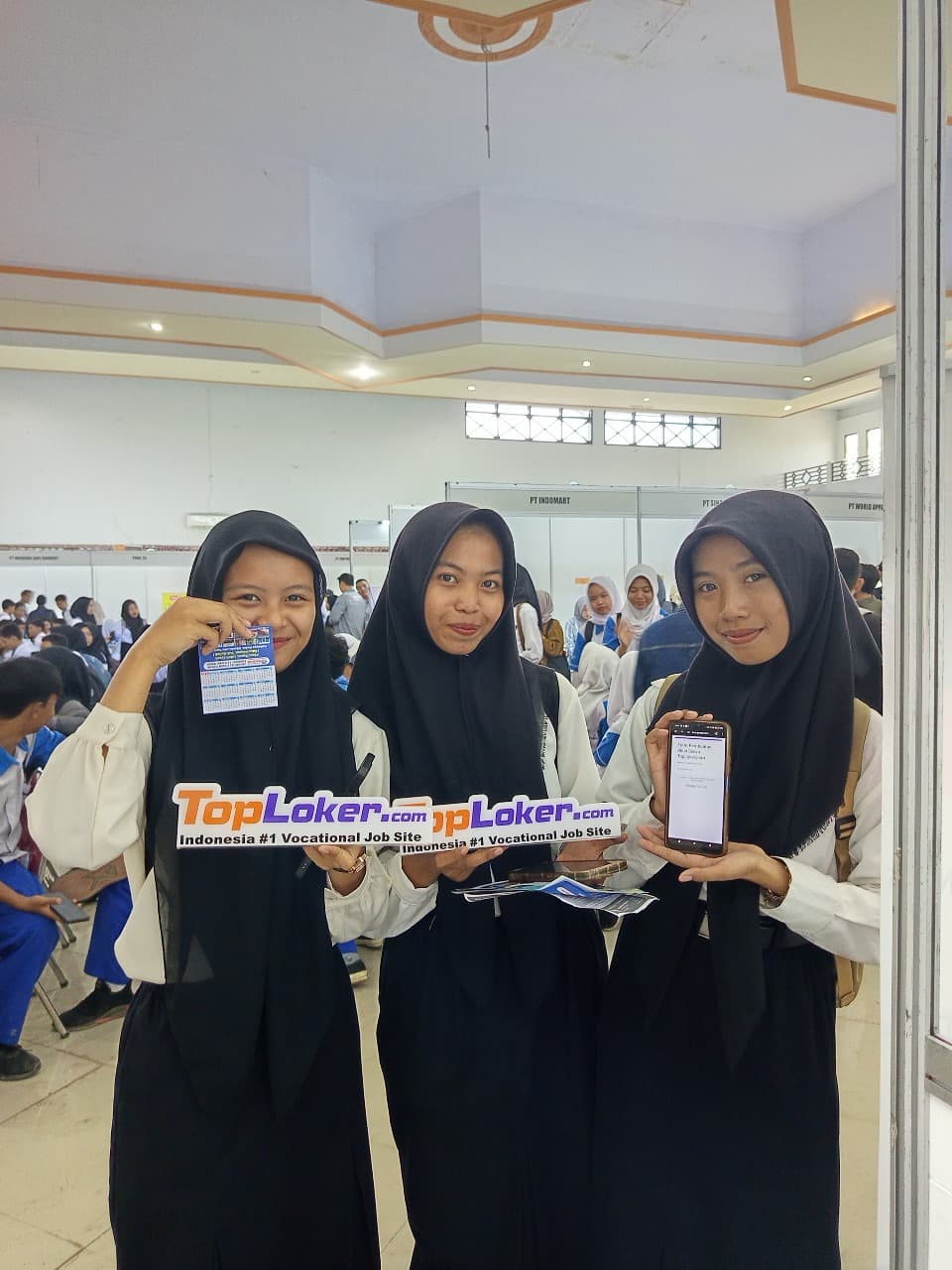 TopLoker.com Hadir di Job Fair SMKS Bhakti Praja Dukuhwaru-Tegal: Dukung Siswa dan Alumni Raih Peluang Karier Cerah