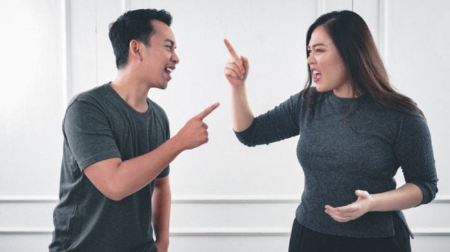 Ekspektasi Hubungan Asmara di Tengah Gempuran Konten Romantis Online