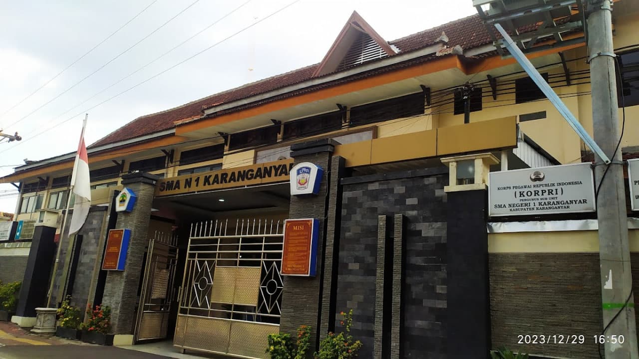 Universitas STEKOM dan Toploker.com Hadir di Edu Expo SMAN 1 Karanganyar: Membuka Peluang Masa Depan Gemilang
