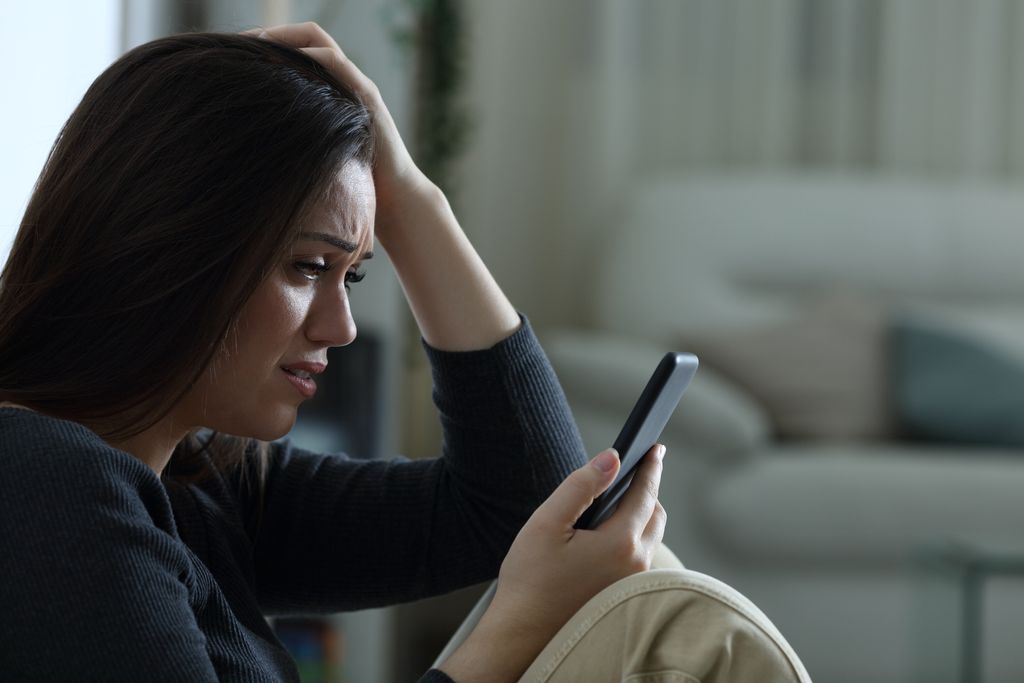 Udah Move On Tapi Masih Stalking? Fix, Kamu Butuh Detox Mantan!