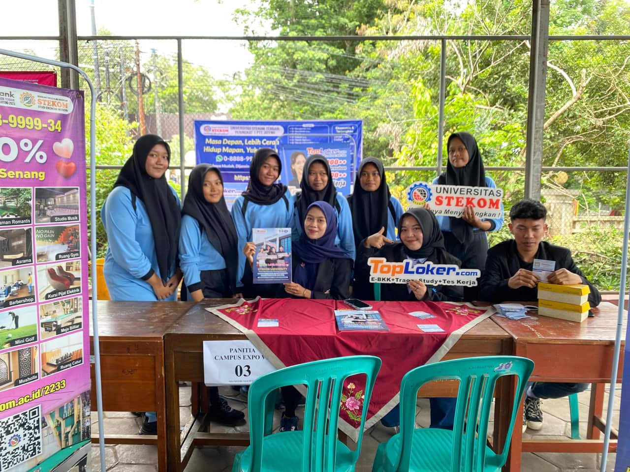 Universitas STEKOM dan Toploker.com Ramaikan Hari Kedua Expo Campus di SMAN 1 Kaliwungu