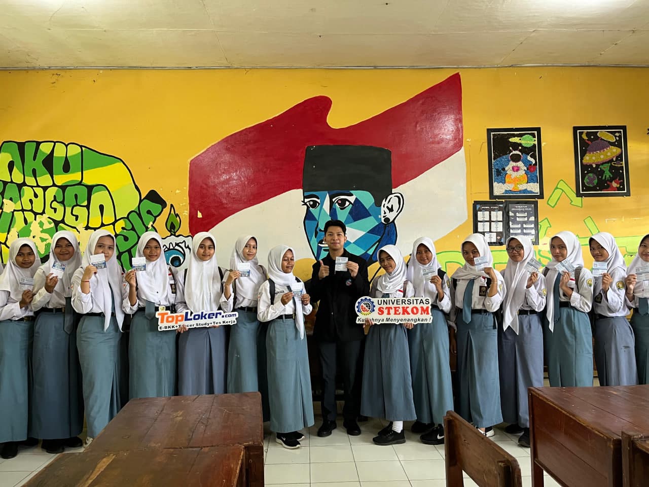 Universitas STEKOM dan Toploker.com Hadir di Expo Campus SMAN 1 Pegandon: Inspirasi Masa Depan Cerah