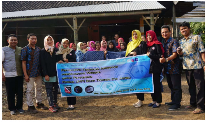 Penyuluhan Teknologi Informasi Menggunakan Website Untuk Pemasaran Produk Ukm Batik Tinctori Dye Jambu, Kabupaten Semarang