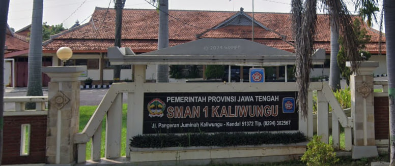 Universitas STEKOM dan Toploker.com Sosialisasikan Peluang Pendidikan dan Karier di Kelas XII SMAN 1 Kaliwungu