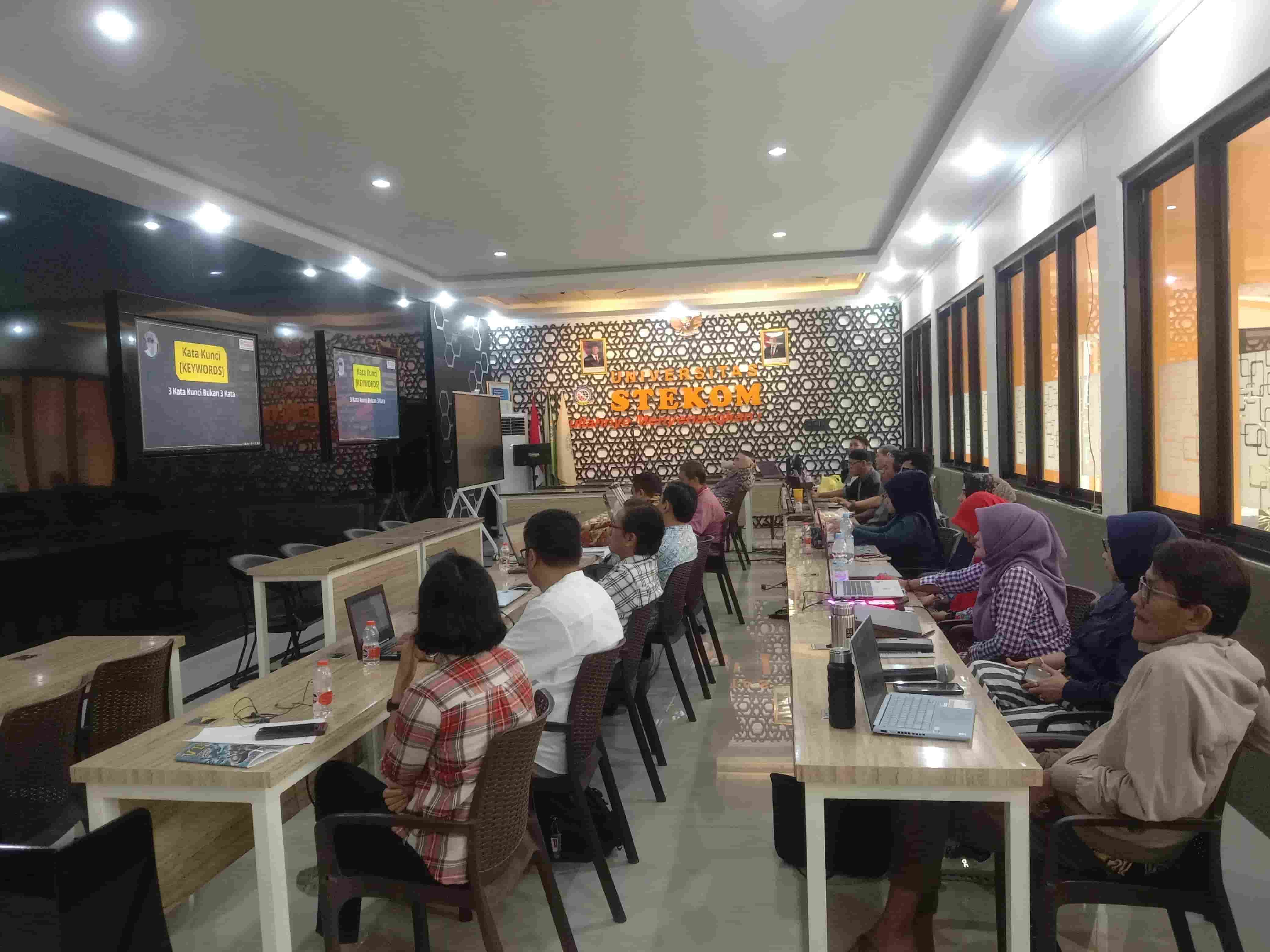 Universitas STEKOM mengadakan Workshop Pelatihan Penulisan dan Publikasi Jurnal Ilmiah Bereputasi