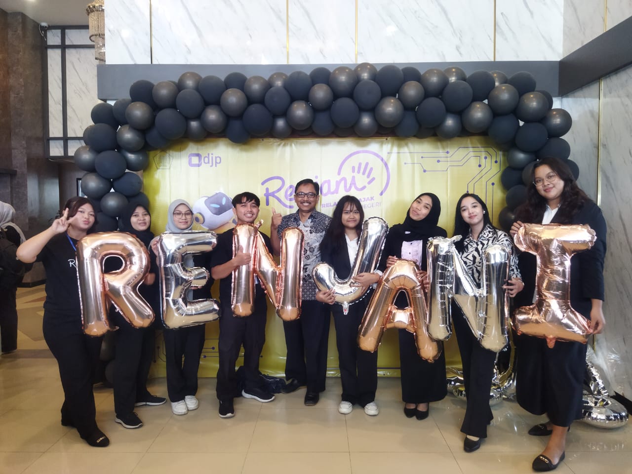 Mahasiswa Universitas STEKOM Ikuti Pengukuhan dan Pembekalan Renjani Tahun 2025 Kanwil DJP Jateng I
