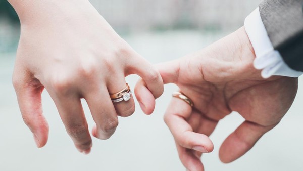 pasangan beda agama? Hati nyambung, keyakinan bikin bingung