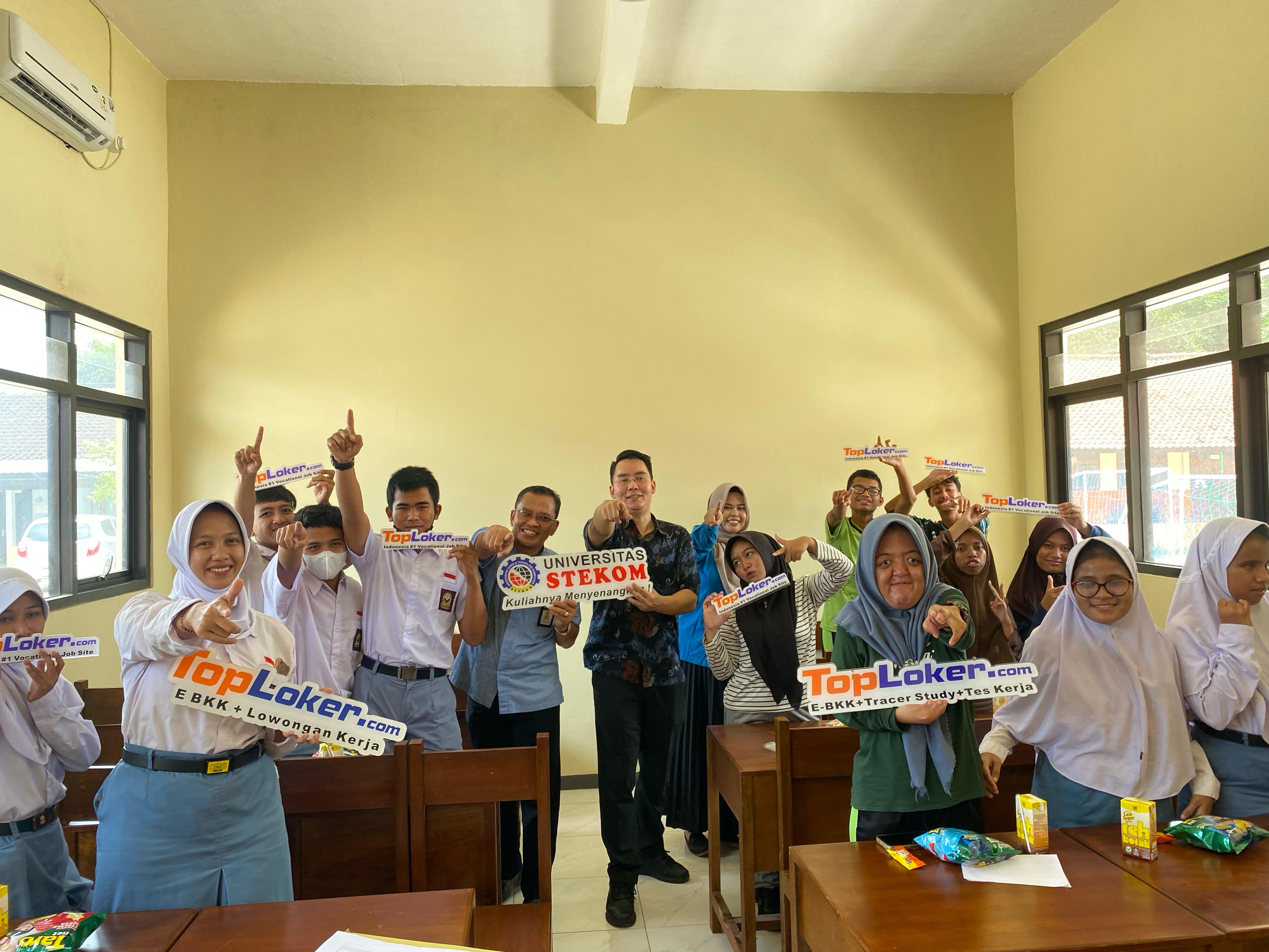 Universitas STEKOM dan Toploker.com Lakukan Pemetaan Siswa Siap Kerja di SLB Negeri Kendal