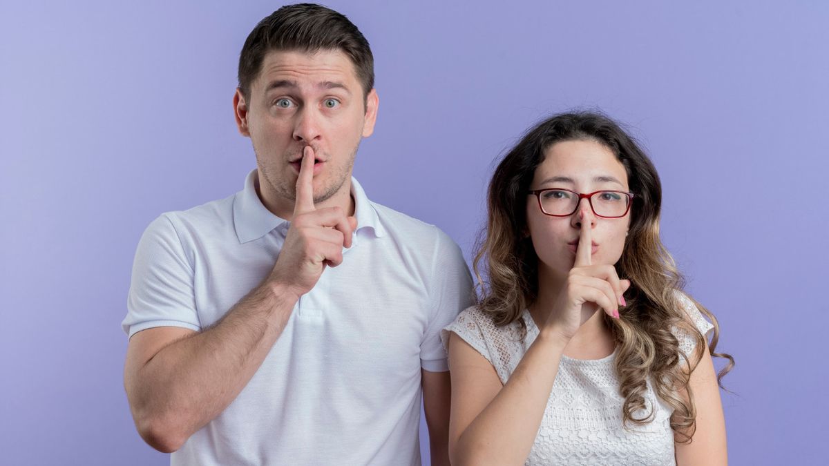 Pasangan Punya Banyak Rahasia? Beda Privasi dan Ketertutupan