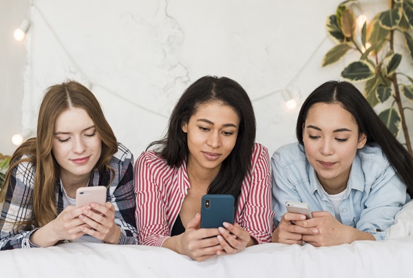 FOMO Pacaran: Jangan Sampai Ikutan Tren Kalau Belum Siap!
